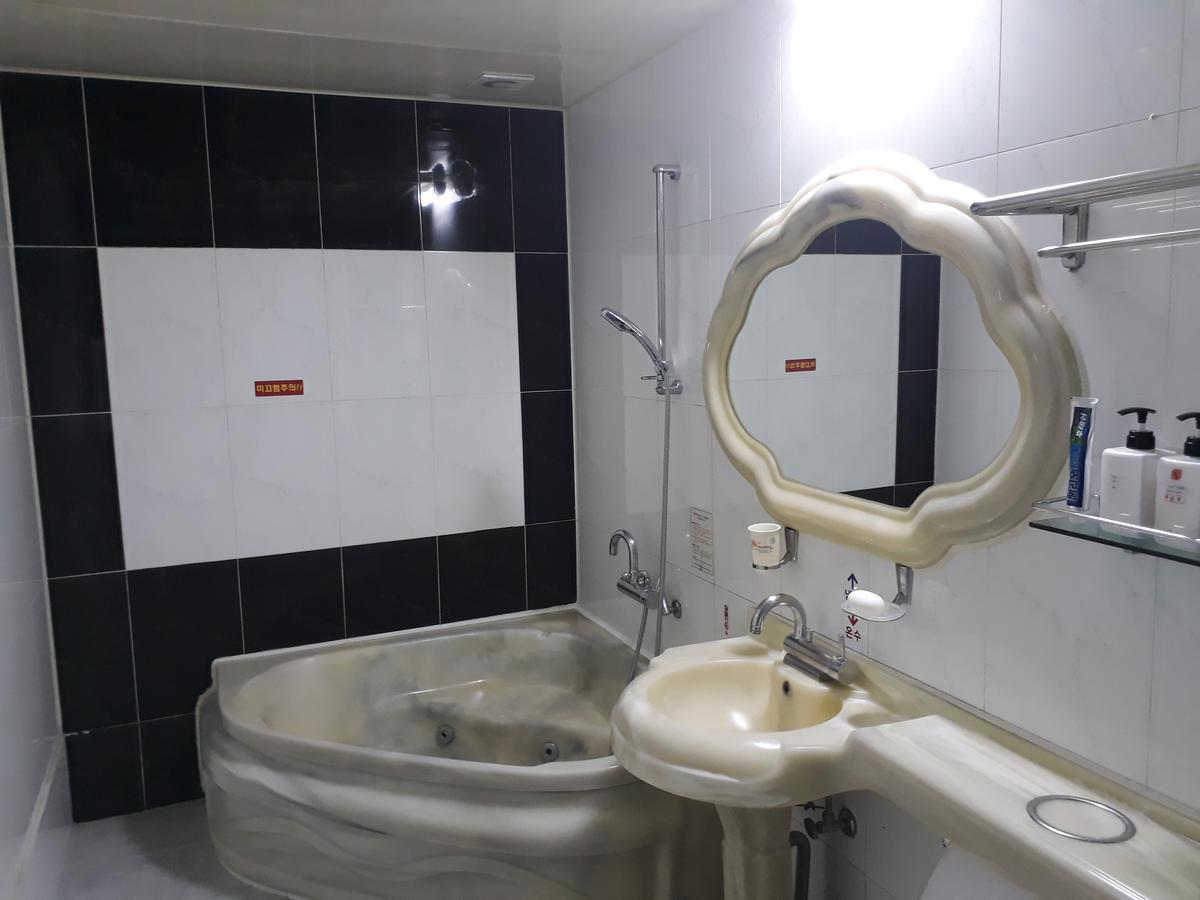 Diamond Motel Sacheon Exterior photo